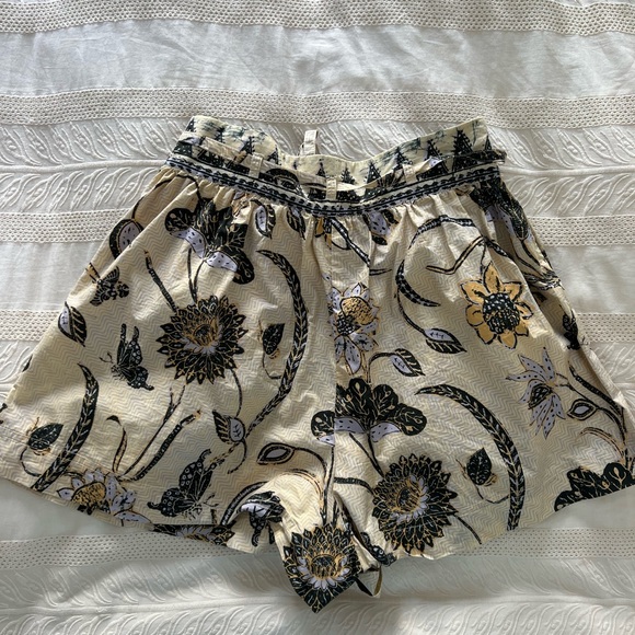 Ulla Johnson Rowan Shorts in Lemon Balm print - Picture 4 of 5